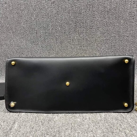 100% Authentic Fendi Leather Shoulder Bag - Picture 3 of 12